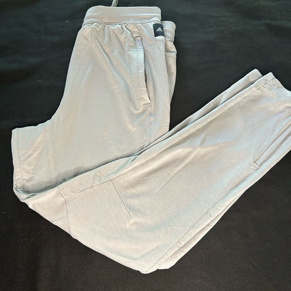 Adidas jogger, woman’s M